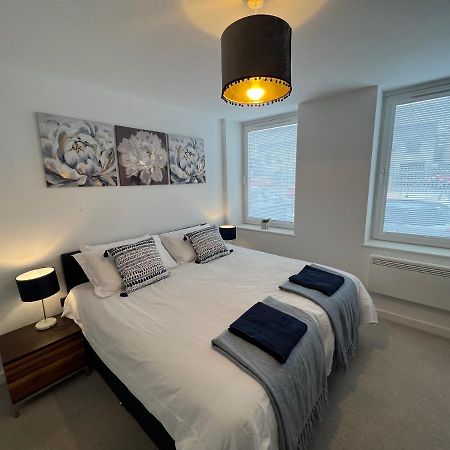 Modern 2 Bedroom Apt Sleeps 6 - Near Глостър Екстериор снимка