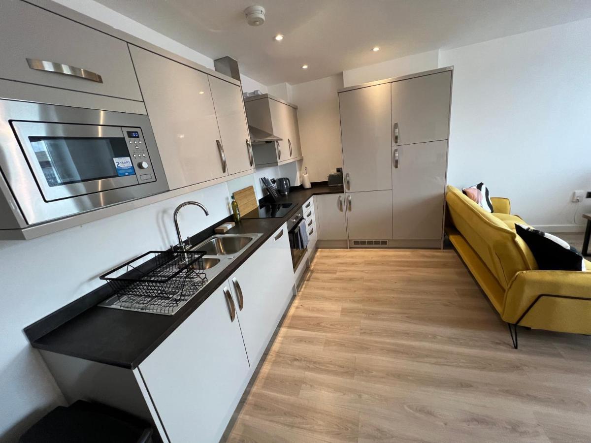 Modern 2 Bedroom Apt Sleeps 6 - Near Глостър Екстериор снимка