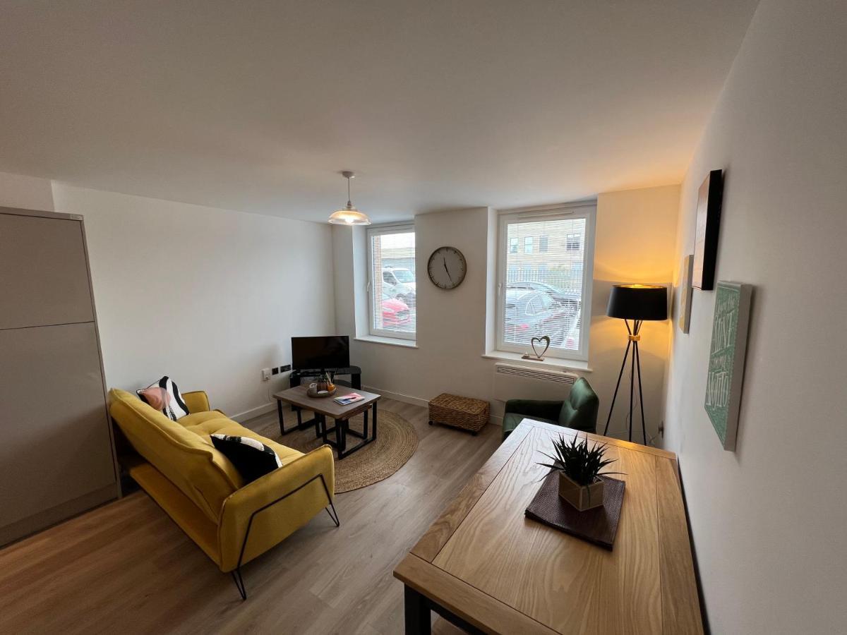 Modern 2 Bedroom Apt Sleeps 6 - Near Глостър Екстериор снимка