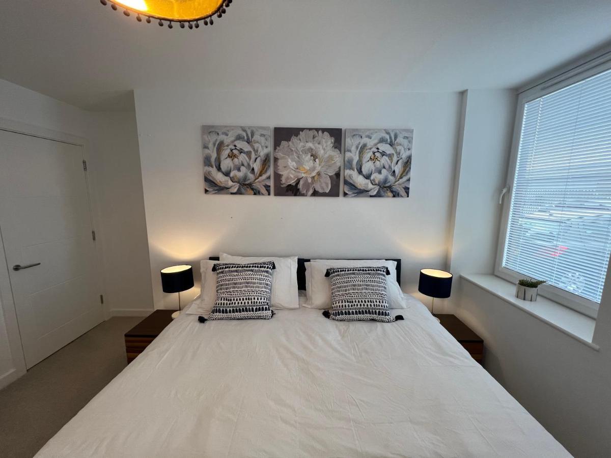 Modern 2 Bedroom Apt Sleeps 6 - Near Глостър Екстериор снимка